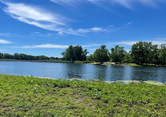 Rosser Lake on a sunny day with green grass in the foreground